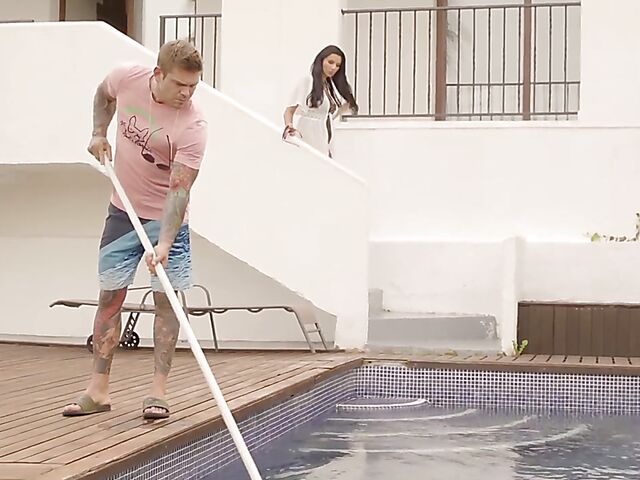 Ania Kinski - Brunette MILF seduces the pool boy
