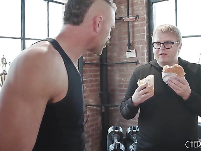 Short-haired Sidra Sage's gym sex with her trainer as her cuckold husband watches