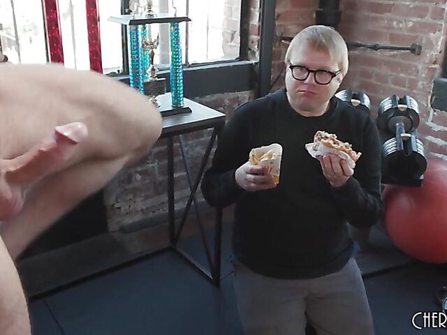 Short-haired Sidra Sage's gym sex with her trainer as her cuckold husband watches