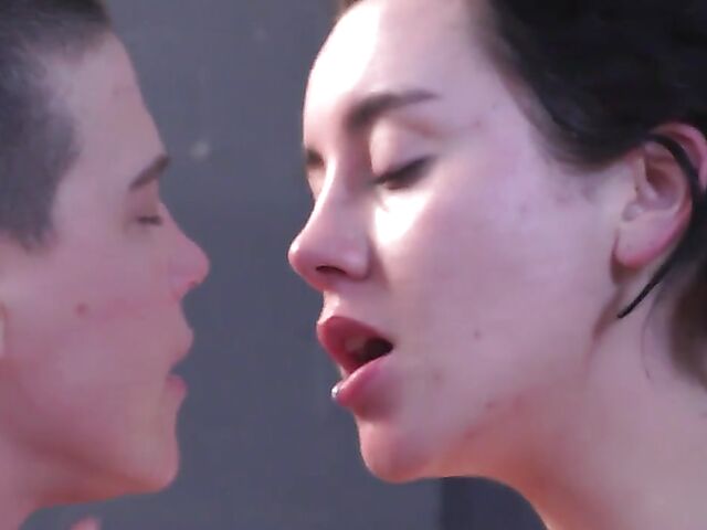 Elliott & Jordan J - Short hair lesbian nude model with a hair snatch turns the artist on