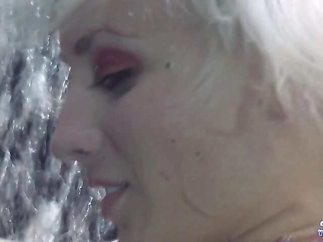 Underwater lesbian loving with Lexi Swallows and Taylor Dare