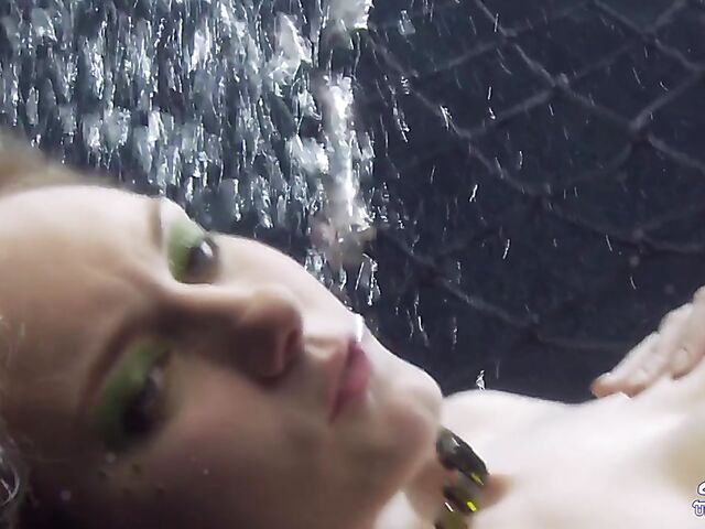 Underwater lesbian loving with Lexi Swallows and Taylor Dare