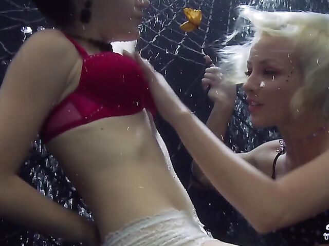 Underwater lesbian loving with Lexi Swallows and Taylor Dare