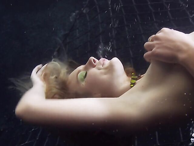 Underwater lesbian loving with Lexi Swallows and Taylor Dare