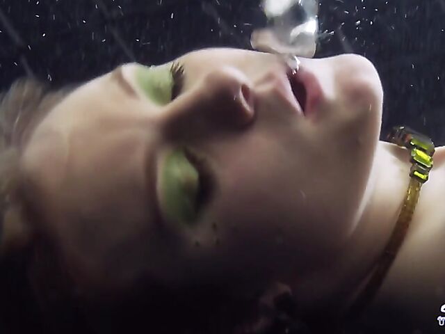 Underwater lesbian loving with Lexi Swallows and Taylor Dare