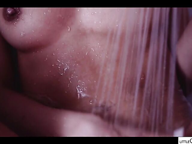 Shower masturbation in the bathtub with sensual Baby Nicols