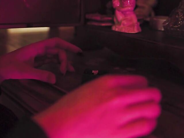 Interracial lesbians Amari Anne and Avery Black eat each other's pussies and trib in bed