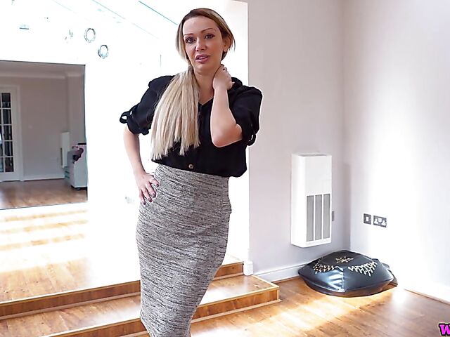 Amber Jayne - Dirty talking MILF JOI and POV play