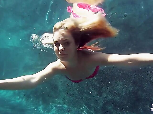 Taylor Dare takes off her pink bikini and poses nude underwater