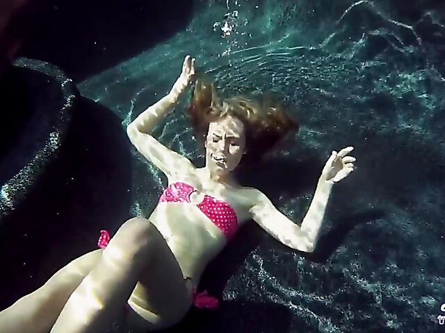 Taylor Dare takes off her pink bikini and poses nude underwater
