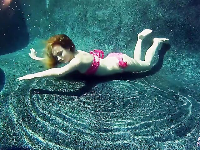 Taylor Dare takes off her pink bikini and poses nude underwater