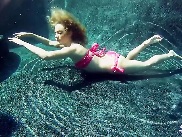 Taylor Dare takes off her pink bikini and poses nude underwater