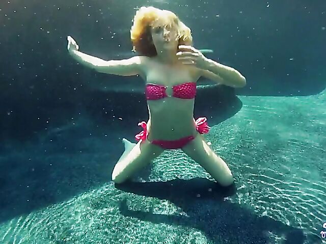 Taylor Dare takes off her pink bikini and poses nude underwater