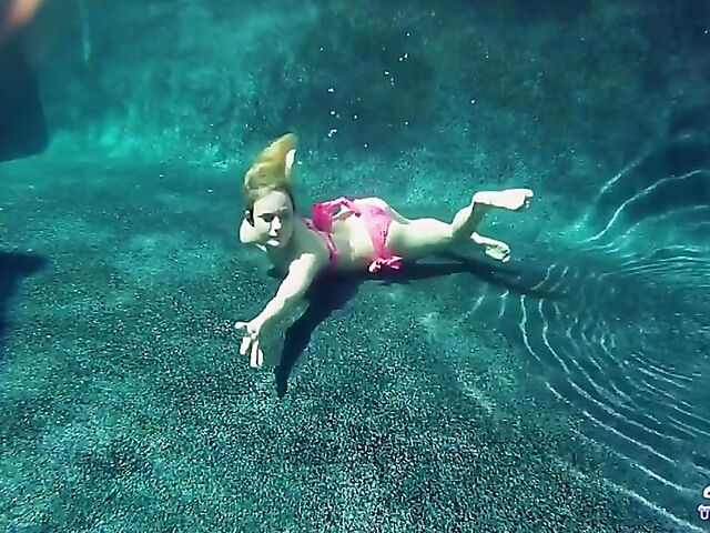 Taylor Dare takes off her pink bikini and poses nude underwater