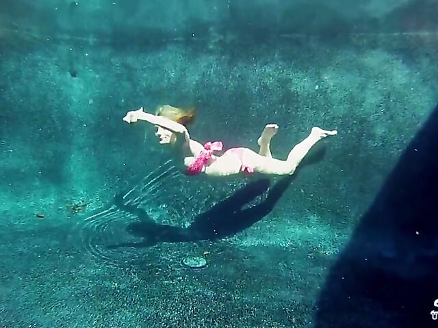 Taylor Dare takes off her pink bikini and poses nude underwater