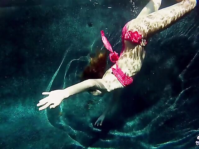 Taylor Dare takes off her pink bikini and poses nude underwater