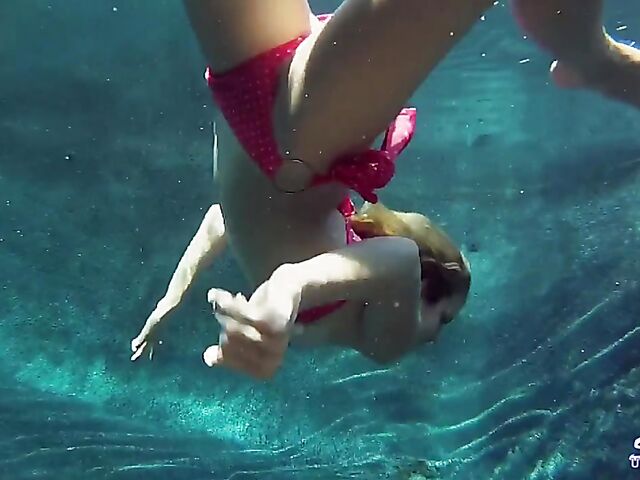 Taylor Dare takes off her pink bikini and poses nude underwater