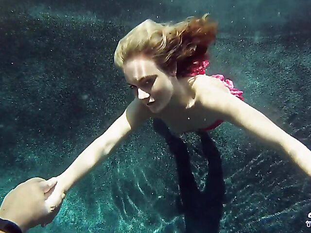 Taylor Dare takes off her pink bikini and poses nude underwater