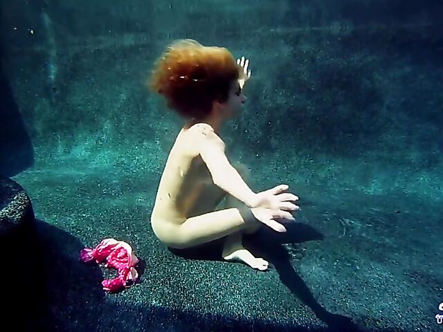 Taylor Dare takes off her pink bikini and poses nude underwater