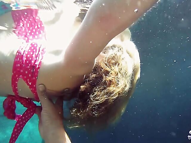 Taylor Dare takes off her pink bikini and poses nude underwater