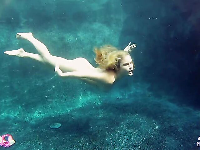 Taylor Dare takes off her pink bikini and poses nude underwater