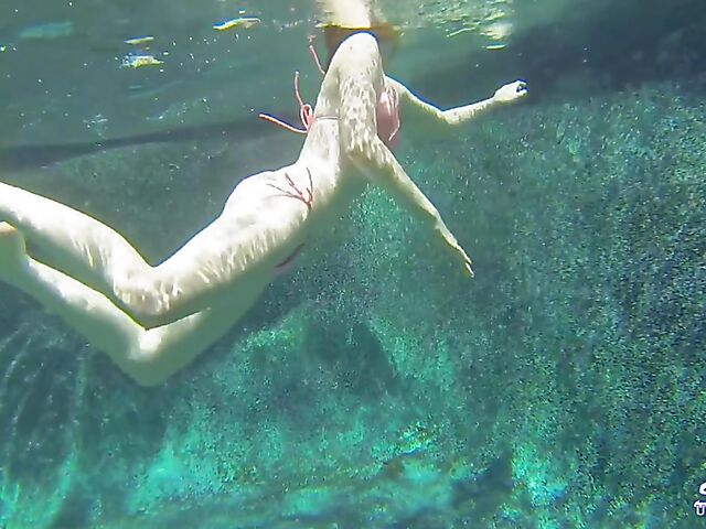 Emma Evins - Redheaded bikini babe's underwater training