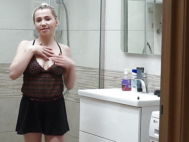 Teen Daisy Darling bathroom strip and shower masturbation