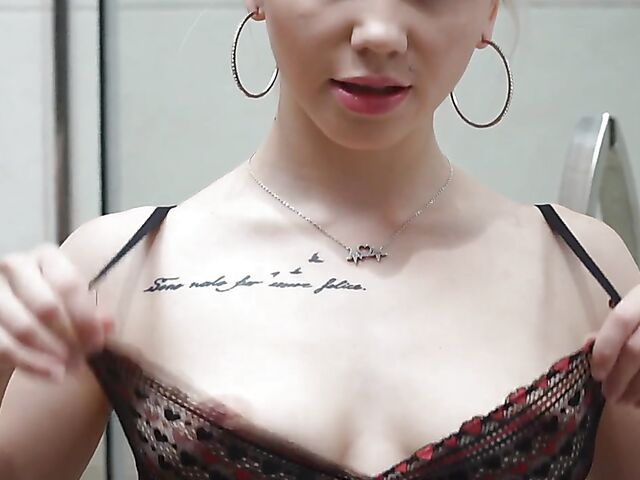 Teen Daisy Darling bathroom strip and shower masturbation