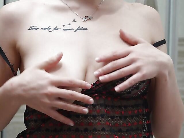 Teen Daisy Darling bathroom strip and shower masturbation