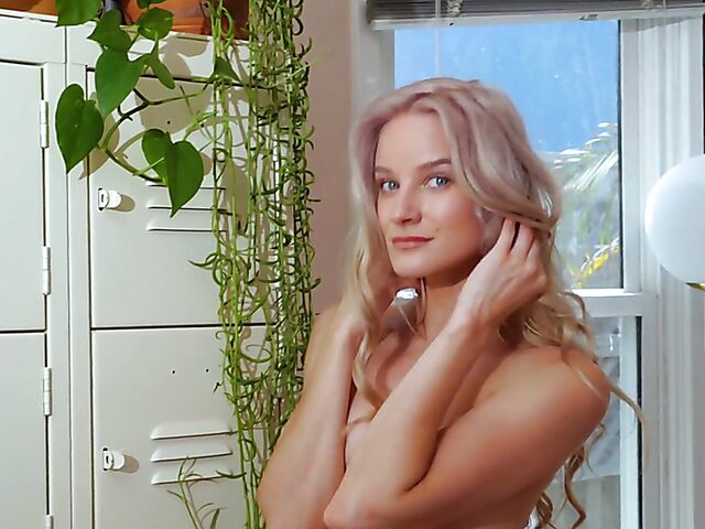 Beautiful blonde in yellow Roxy Shaw getting nude