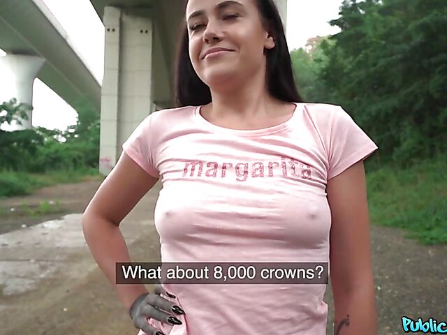 Outdoor POV fuck for money under the bridge with Chloe Bailey