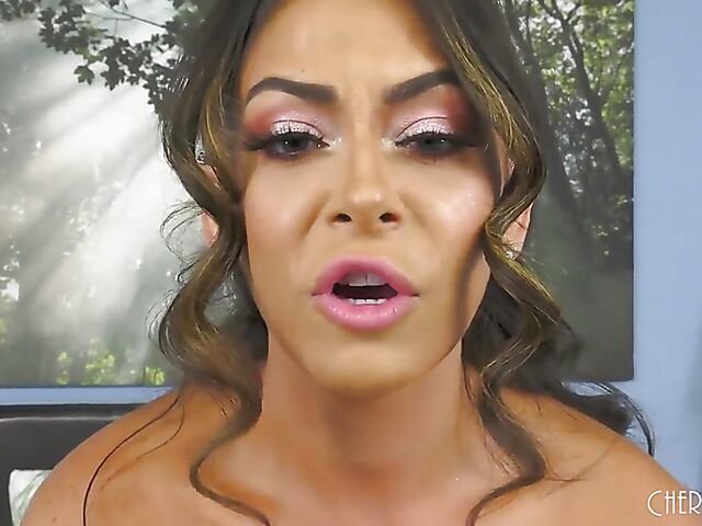 Big tits latina Kiki Klout having so much fun live