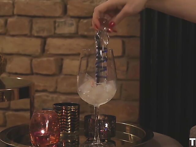 Suzanna D melting ice cubes with her pussy and fucking herself with her glass dildo in a fishnet bodystocking