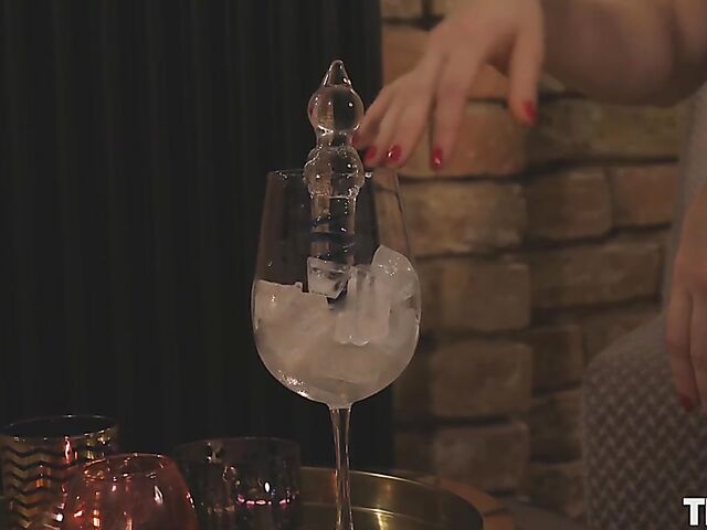 Suzanna D melting ice cubes with her pussy and fucking herself with her glass dildo in a fishnet bodystocking
