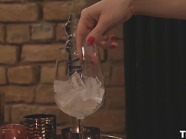 Suzanna D melting ice cubes with her pussy and fucking herself with her glass dildo in a fishnet bodystocking