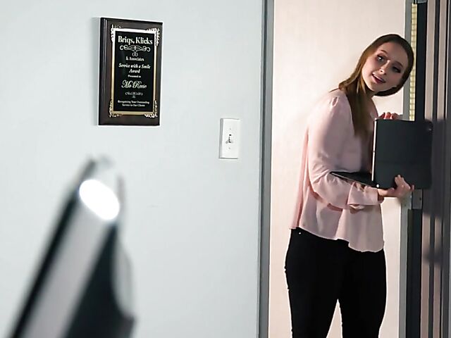 Lesbian MILF Jessica Ryan gets eaten out by her sweet assistant Laney Grey