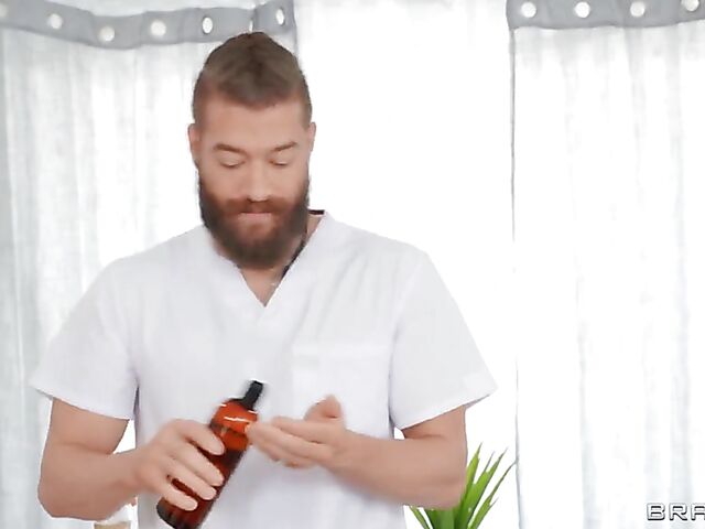 Rachel Starr - Big butt MILF massage in her blue jeans