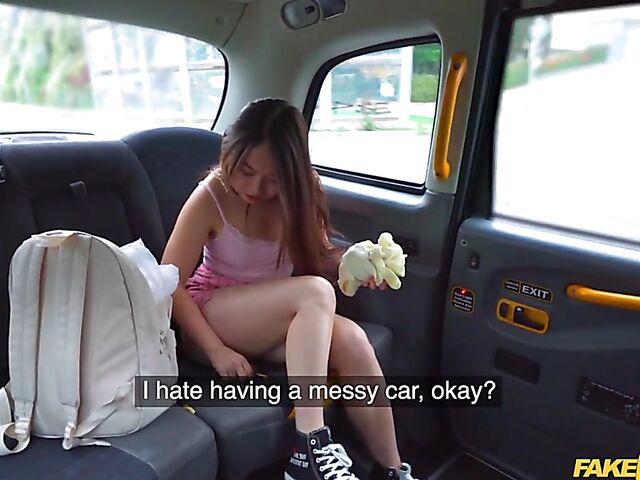 Hot Chinese girl Yiming Curiosity gets screwed in a taxi cab
