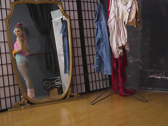 Nova Zone - Flexible gymnast's pantyhose masturbation