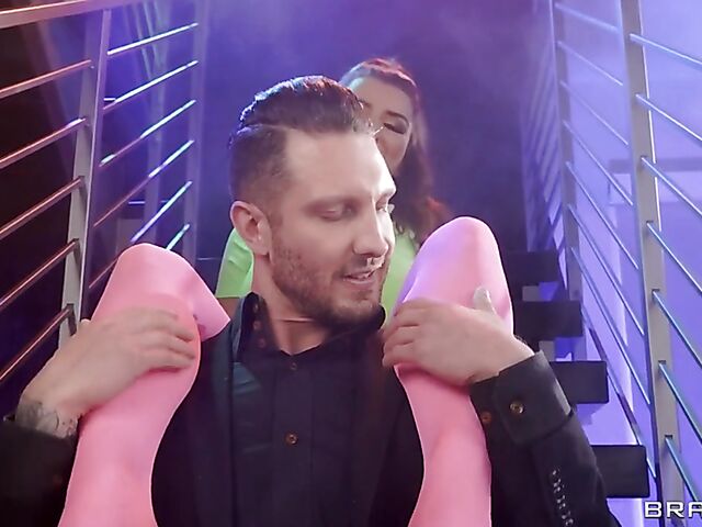 Huge tits pornstar Romi Rain fucks in pink spandex leggings