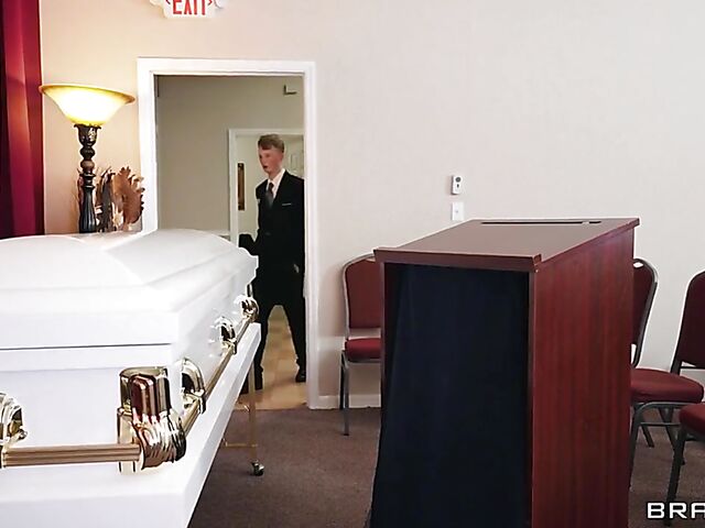 Sally Dangelo & Jimmy Michaels - Huge tits mature and boy fuck the funeral