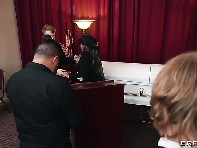Sally Dangelo & Jimmy Michaels - Huge tits mature and boy fuck the funeral
