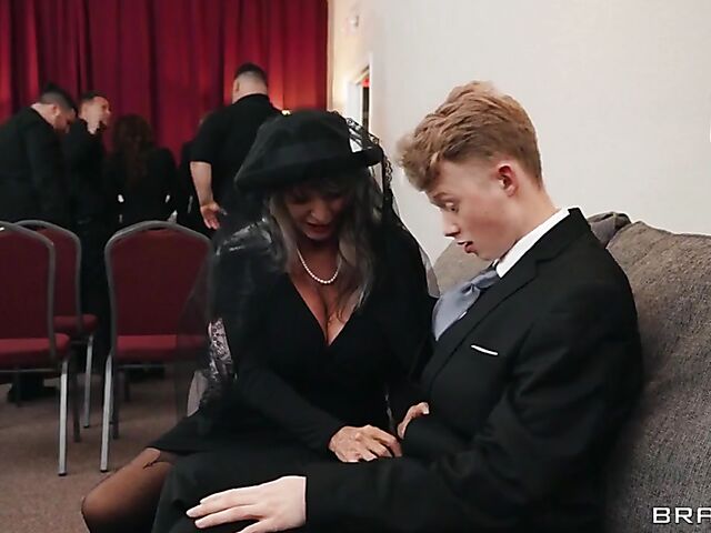 Sally Dangelo & Jimmy Michaels - Huge tits mature and boy fuck the funeral
