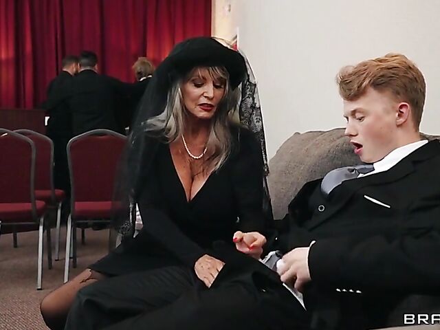 Sally Dangelo & Jimmy Michaels - Huge tits mature and boy fuck the funeral