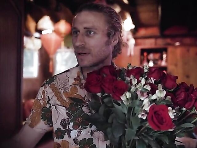 Michael Vegas fucks natural MILF Siouxsie Q like it used to be