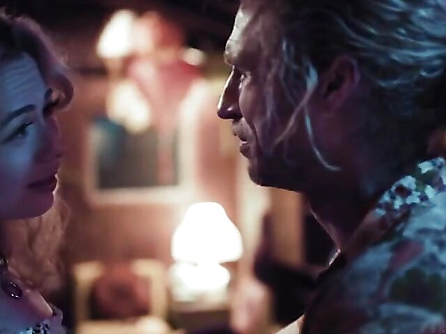 Michael Vegas fucks natural MILF Siouxsie Q like it used to be