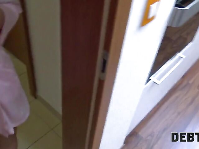 Juicy brunette Jennifer Mendez pays debt with sex POV