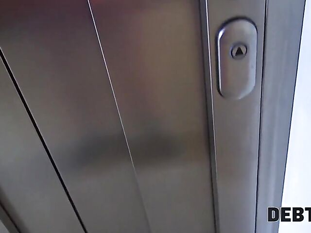 Juicy brunette Jennifer Mendez pays debt with sex POV