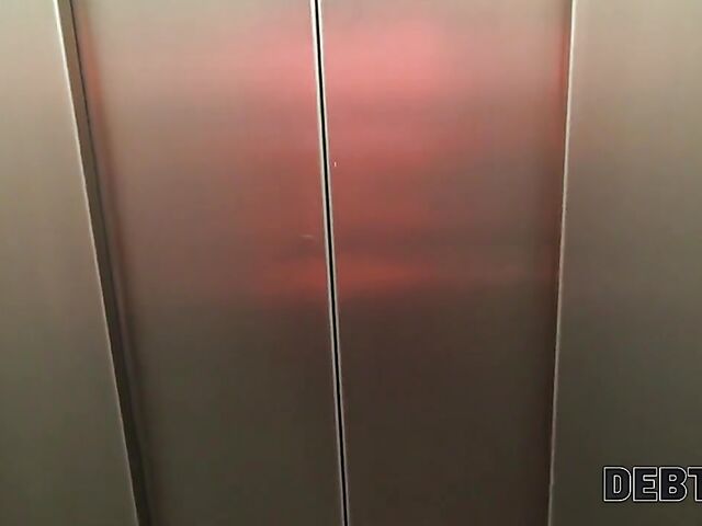 Juicy brunette Jennifer Mendez pays debt with sex POV