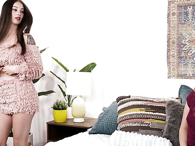 Mom Aaliyah Love lesbian time with big titty Maddy May